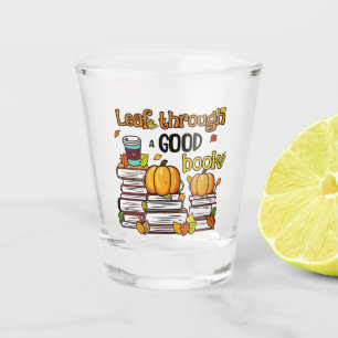Blättern durch ein gutes Buch Schnapsglas