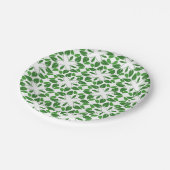 Blattmuster, Muster von Blätter, grüne Blätter Pappteller (Schrägansicht)