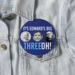 Blau 30. Drei OH! drei Foto Geburtstag Button<br><div class="desc">Sky blue, marine blue, und weiß 30. Geburtstag Button Button Abzeichen. 30 Jahre Abzeichen individuell mit Ihrem eigenen Namen und drei Foto eins von jedem Jahrzehnt! Ideal für Partys oder um Geschenke oder Karten hinzufügen. Es sind weitere passende Artikel verfügbar. Einzigartiges Design von Sarah Trett für www.mylittleeden.com nur auf Zazzle...</div>