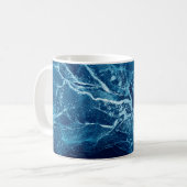 Blau Abstrakt. Blauer und weißer Farbblock. Lösche Kaffeetasse (Vorderseite Links)