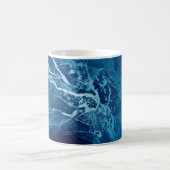 Blau Abstrakt. Blauer und weißer Farbblock. Lösche Kaffeetasse (Mittel)