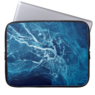 Blau Abstrakt. Blauer und weißer Farbblock. Lösche Laptopschutzhülle
