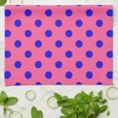 Blau auf rosa Polka Dots Design Geschirrtuch (Gefaltet)