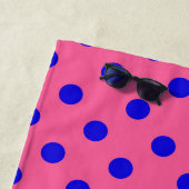 Blau auf rosa Polka Dots Design Strandtuch (Beispiel)
