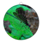 Blau Damselfly auf einem grünen Blatt. Dartscheibe (vorne)