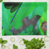 Blau Damselfly auf einem grünen Blatt. Küchentuch (Gefaltet)