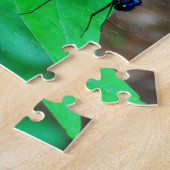 Blau Damselfly auf einem grünen Blatt. Puzzle (Seite)