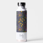 Blau-gelb blühende niedliche personalisierte Draht Trinkflasche<br><div class="desc">Moderne bläulich gelbe Blüte niedlicher personalisierter eleganter Name und Ladegeschenk. Ideal Weihnachten,  Geburtstag,  Abschluss,  Jubiläum,  Muttertag,  Vatertag,  denken Sie an Sie Geschenk.</div>