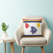 blau, gelb und rot auf weiß kissen (Stuhl )