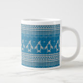 Blau gestrickter Hintergrund Jumbo-Tasse (Rechts)
