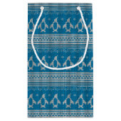 Blau gestrickter Hintergrund Kleine Geschenktüte (Rückseite)