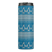 Blau gestrickter Hintergrund Thermosbecher (Rückseite)
