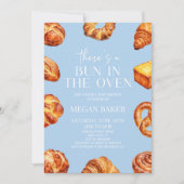Blau In der Oven-Brot-Babydusche ist ein Bun Einladung (Vorderseite)