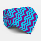 Blau Lila Chevron Zickzack Design  Krawatte (Gerollt)