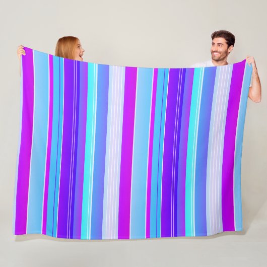 Blau lila, gestreift fleecedecke (Beispiel)