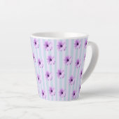 blau-lila gestreiftes Gänseblümchen-Muster Milchtasse (Rechte Ecke)
