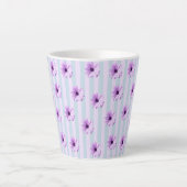 blau-lila gestreiftes Gänseblümchen-Muster Milchtasse (Vorderseite)