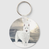 Blau mit Augen, weißer Husky im Schnee mit Artic S Schlüsselanhänger (Rückseite)