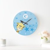 Blau mit einem niedlichen Giraffensternamen Große Wanduhr (Zuhause)