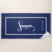 Blau mit farbigen Dots Dekoratives Scroll Monogram Strandtuch (Vorderseite)