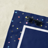 Blau mit farbigen Dots Dekoratives Scroll Monogram Strandtuch (Beispiel)