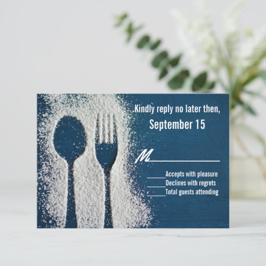 Blau mit Mehl Silverware Occasion RSVP Card (Stehend Vorderseite)