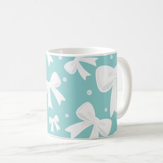 Blau mit Perlen und weißem Bogen Coquette Kaffeetasse (VorderseiteRechts)