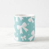 Blau mit Perlen und weißem Bogen Coquette Kaffeetasse (Mittel)