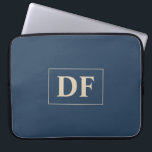 Blau mit Vanilla-Initialen Laptop-Sieb Laptopschutzhülle<br><div class="desc">Dieses Accessoire ist blau und ein personalisiertes Monogramm,  das dem Gerät eine Touch Eleganz verleiht. Machen Sie eine Aussage und behielt Sie Ihren Laptop in schönem Zustand mit diesem mit Monogramm Cover.</div>
