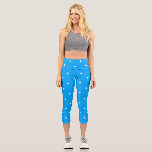 Blau mit weißen Punkten Capri Leggings (Vorderseite)