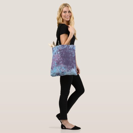 Blau, Rosa und Lila Marmor Abstrakt Tasche (Am Model)