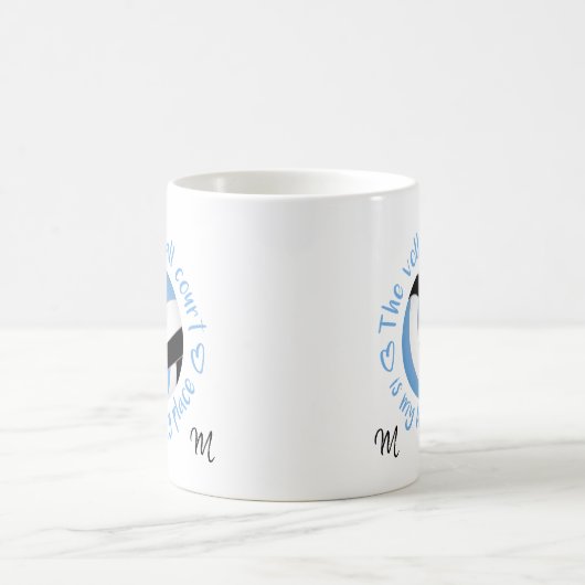 Blau Schwarz Der Volleyballplatz ist mein glücklic Kaffeetasse (Mittel)