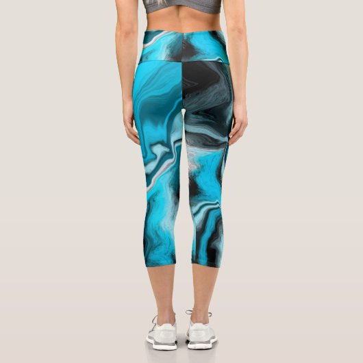 Blau, Schwarz und Weiß-Marmor-Fluid Art Capri Leggings (Rückseite)