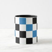 Blau Schwarz Weiß kariertes Musterdesign Tasse (Zentrum)