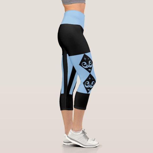 Blau, Schwarzer Ozean und Sterne Harlequin Design Capri Leggings (Rechts)