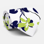 Blau-schwarzer Zweig, grüne Blume in Linde Krawatte (Gerollt)