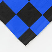 Blau-schwarzes Schachbrettmuster Fleecedecke (Ecke)