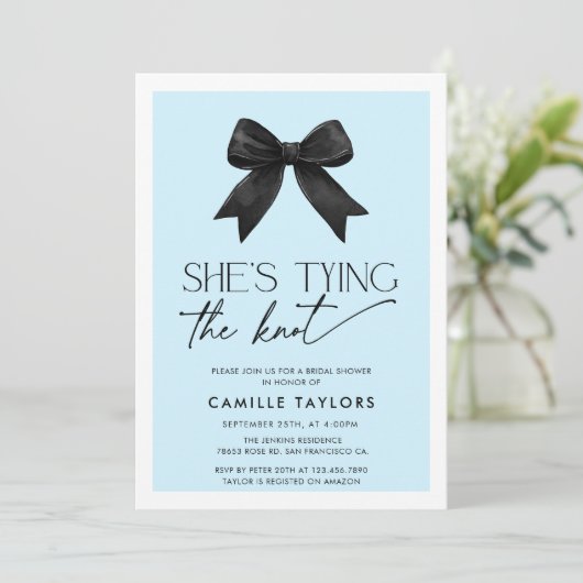 Blau sie bindet das Brautparty des Knochenkuchens Einladung (Stehend Vorderseite)