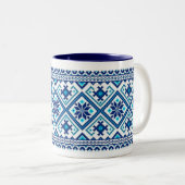 Blau Ukrainische Stickerei (vyshyvanka) Tasse (VorderseiteRechts)