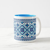 Blau Ukrainische Stickerei (vyshyvanka) Tasse (VorderseiteRechts)