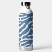 Blau und Creme Modernes Abstraktes Wavy Lines Must Trinkflasche (links)