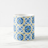💛💙 Blau und Gelb, Aquarellblüten Azulejos Kaffeetasse (Mittel)