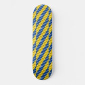 Blau und Gelb in der Ukraine Inspiriert Frieden An Skateboard (Vorderseite)