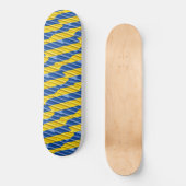 Blau und Gelb in der Ukraine Inspiriert Frieden An Skateboard (Vorderseite)