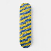Blau und Gelb in der Ukraine Inspiriert Frieden An Skateboard (Vorderseite)