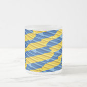 Blau und Gelb Ukraine Inspiriert Frieden gegen den Mattglastasse (Mittel)