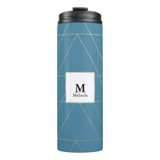 Blau und Gold Triangle Muster Monogram Tumbler Thermosbecher (Vorderseite)