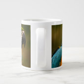 Blau und Goldmacaw Jumbo-Tasse (Rückseite)