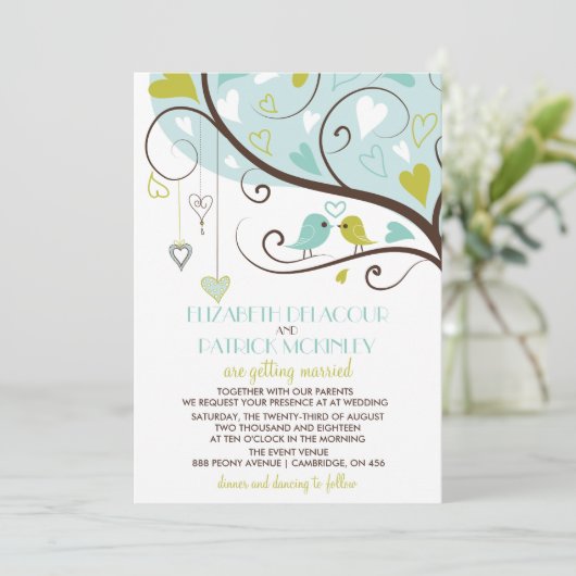 Blau und Grün | Niedliche Lovebirds Hochzeitseinla Einladung (Stehend Vorderseite)