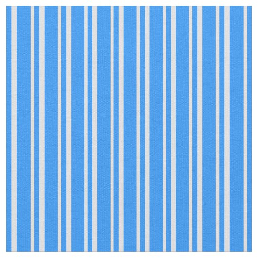 Blau- und Lavendelmuster Stoff (Nahaufnahme)